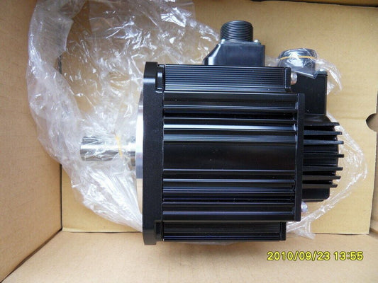 NEW FUJI AC SERVO MOTOR GYG102CC2-T2E GYG102CC2T2E FREE EXPEDITED SHIPPING