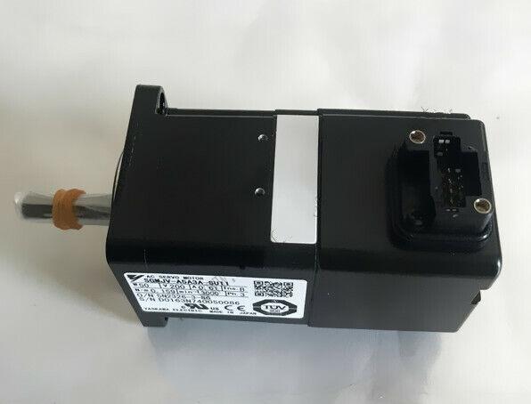 1PC NEW ORIGINAL YASKAWA  SERVO MOTOR SGMJV-A5A3A-SU11  FREE EXPEDITED SHIPPING