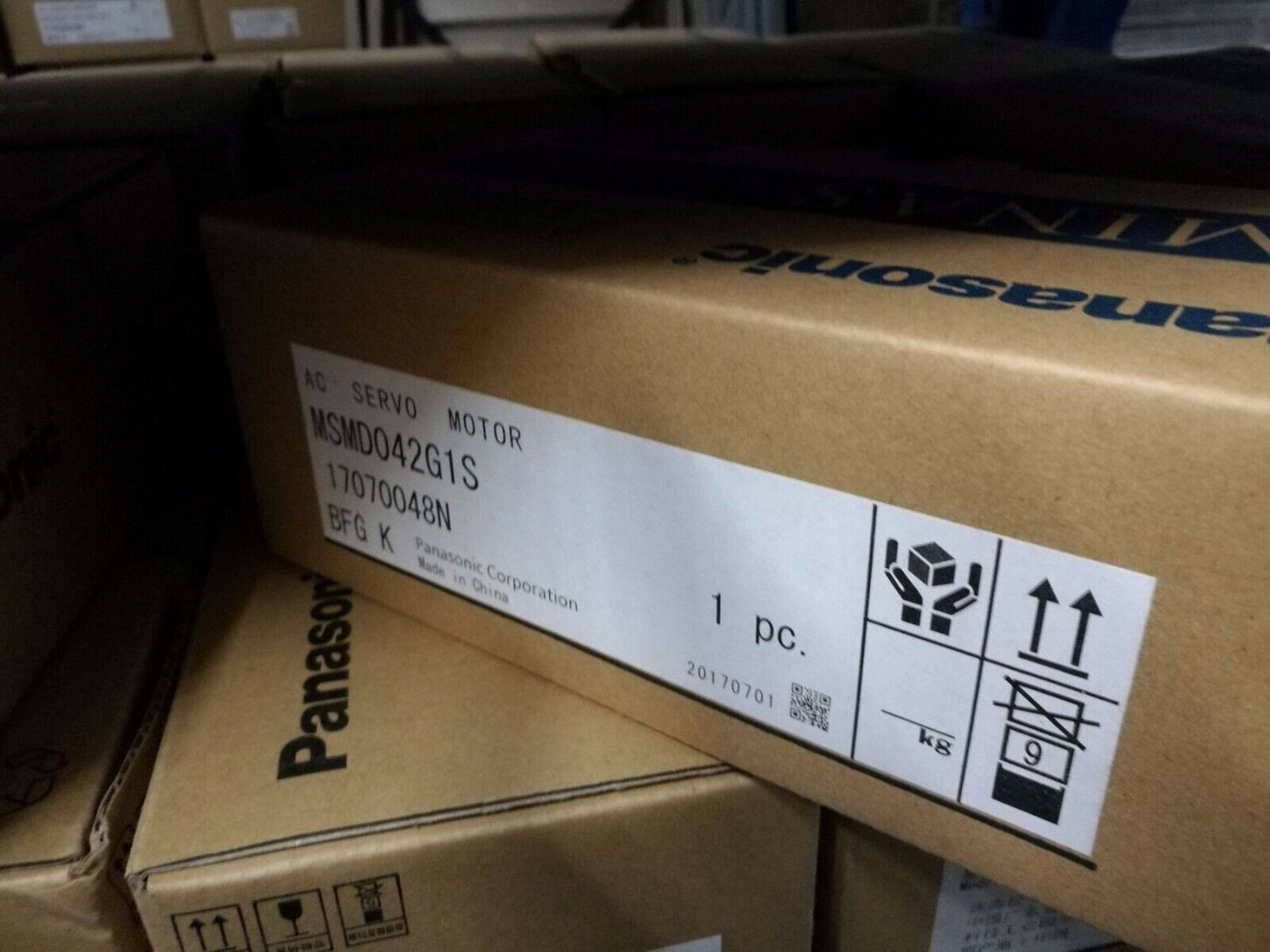 PANASONIC AC SERVO MOTOR MSMD042G1S NEW ORIGINAL FREE EXPEDITED SHIPPING