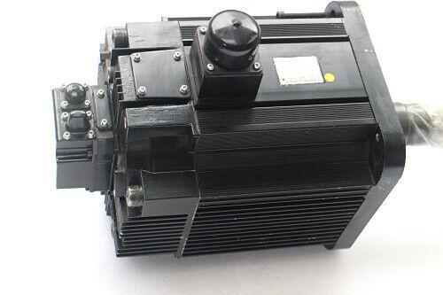 NEW YASKAWA AC SERVO MOTOR SGMRS-37A2A-YR12 FREE EXPEDITED SHIPPING