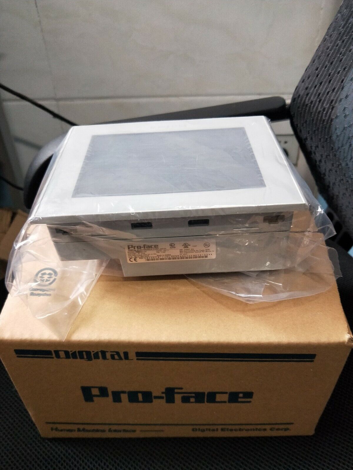 NEW PROFACE TOUCH PANEL AGP3301-S1-D24 AGP3301S1D24 HMI FREE EXPEDITED SHIPPING