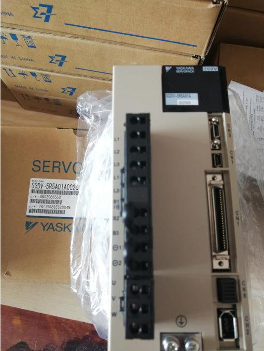 NEW YASKAWA SGDV-5R5A01A002000 SERVO DRIVE SGDV-5R5A01A002000 EXPEDITED SHIP