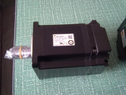 YASKAWA AC SERVO MOTOR SGMAS-02ACAB1 SGMAS02ACAB1 NEW FREE EXPEDITED SHIPPING