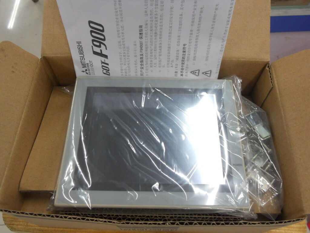 NEW ORIGINAL MITSUBISHI F940GOT-BWD-C TOUCH PANEL FREE EXPEDITED SHIPPING