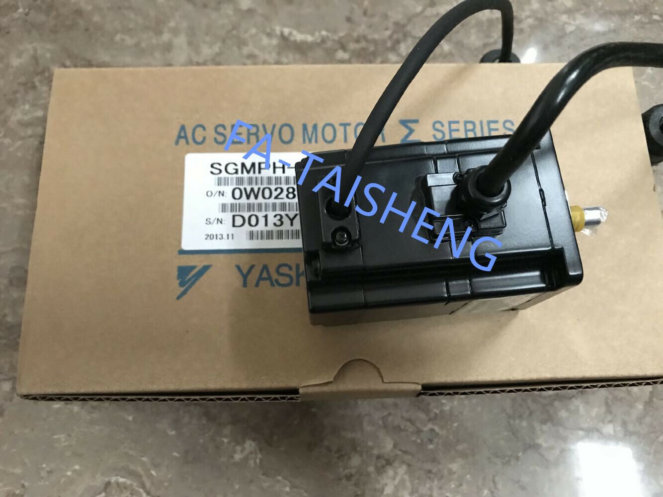 1PC NEW ORIGINAL YASKAWA  SERVO MOTOR SGMPH-01AAE4CD FREE EXPEDITED SHIPPING