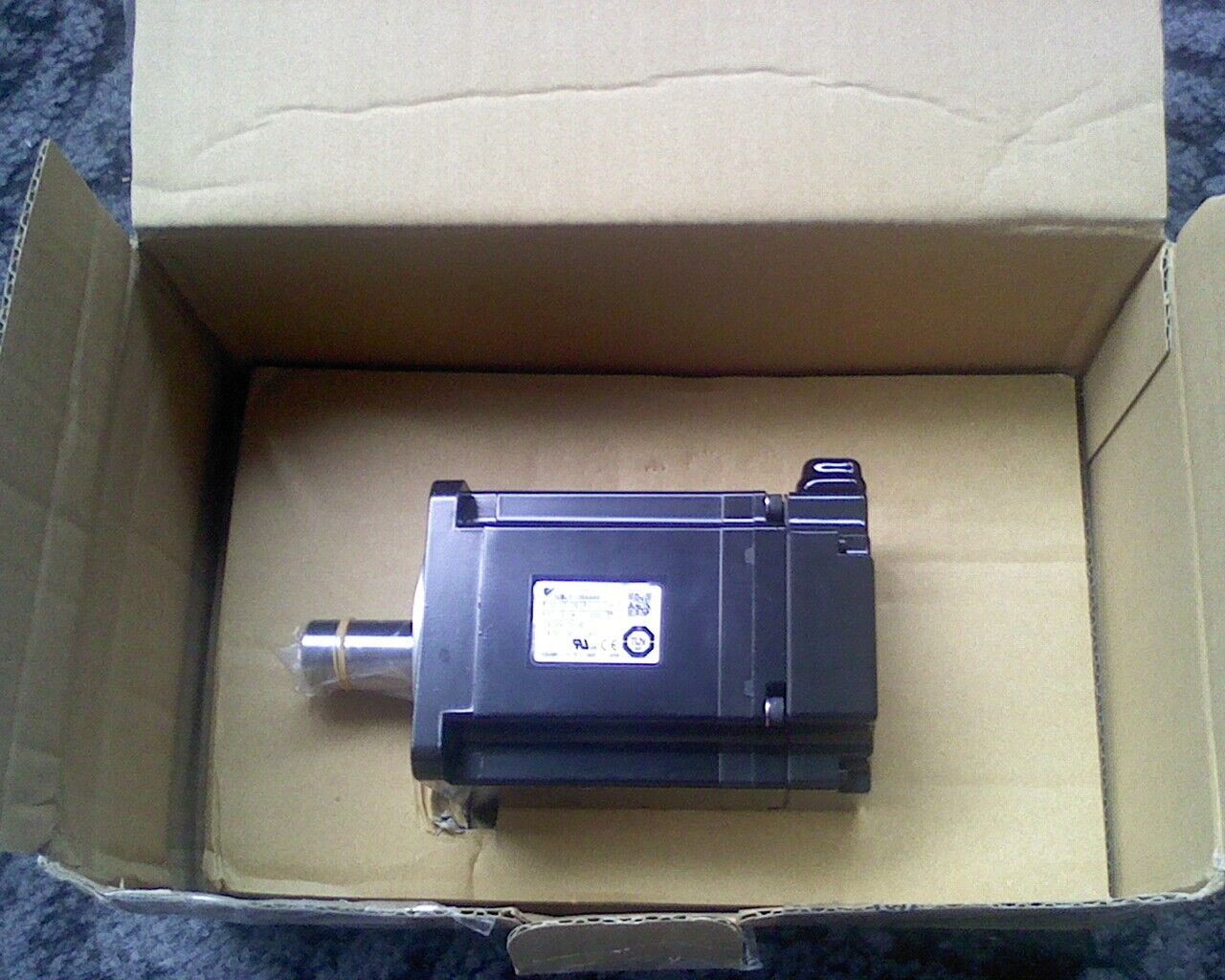 YASKAWA AC SERVO MOTOR SGMAS-08ACA21 SGMAS08ACA21 NEW FREE EXPEDITED SHIPPING