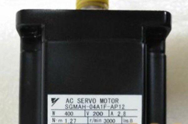 YASKAWA AC SERVO MOTOR  SGMAH-04A1F-AP12  NEW FREE EXPEDITED SHIPPIN