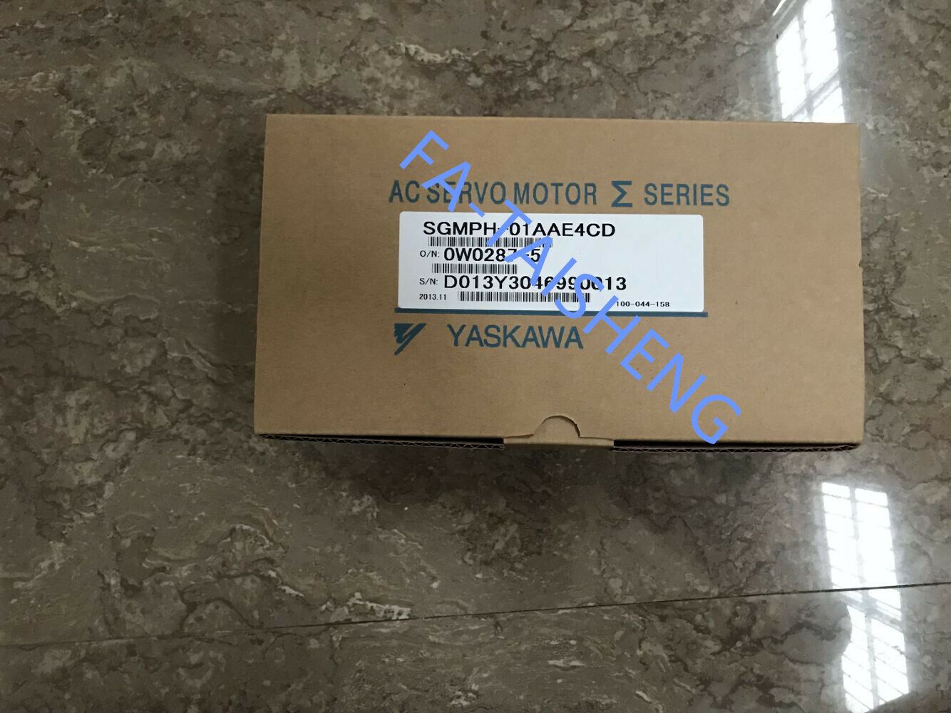 1PC NEW ORIGINAL YASKAWA  SERVO MOTOR SGMPH-01AAE4CD FREE EXPEDITED SHIPPING