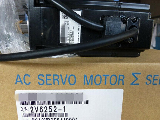 1PC NEW ORIGINAL YASKAWA  SERVO MOTOR SGMAH-02BAA4C  FREE EXPEDITED SHIPPING